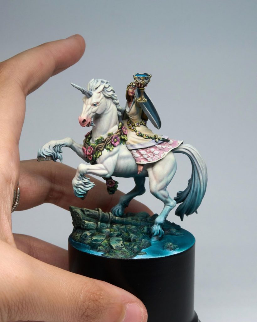 Miniatura de unicornio con jinete pintada por Droidena