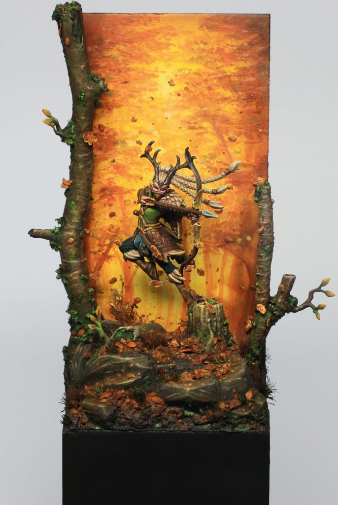 Viñeta de Qulathis pintada por Javi Lozano, con un fondo otoñal y una escena dinámica entre árboles