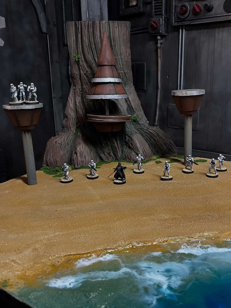 Diorama de escenografía de Star Wars con playa, estructura en árbol y miniaturas de stormtroopers y Darth Vader