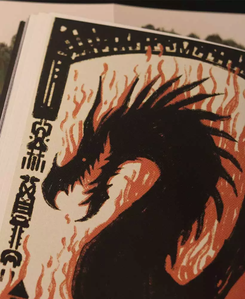 Ilustración de criatura tipo lindworm en El Caballo Blanco de Vallebajo con fuego y trazos en rojo y negro