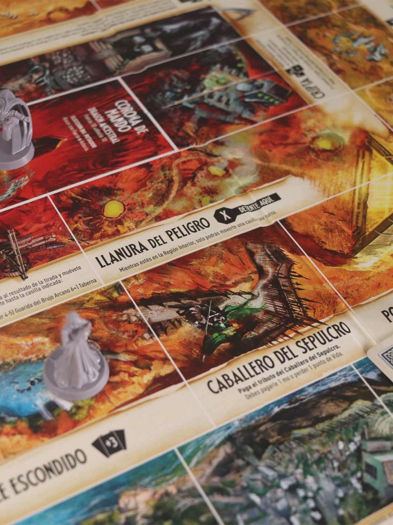 Detalle de la Región Interior del tablero de Talismán 5.ª edición con miniaturas de jugadores.