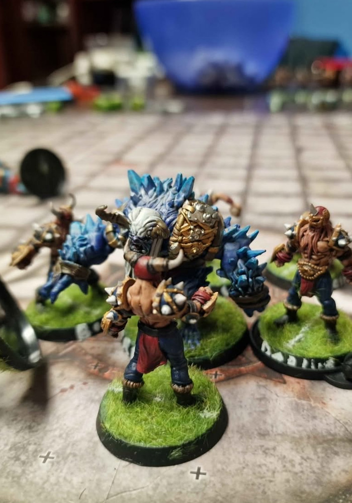 Miniaturas de Blood Bowl durante una partida de pretemporada
