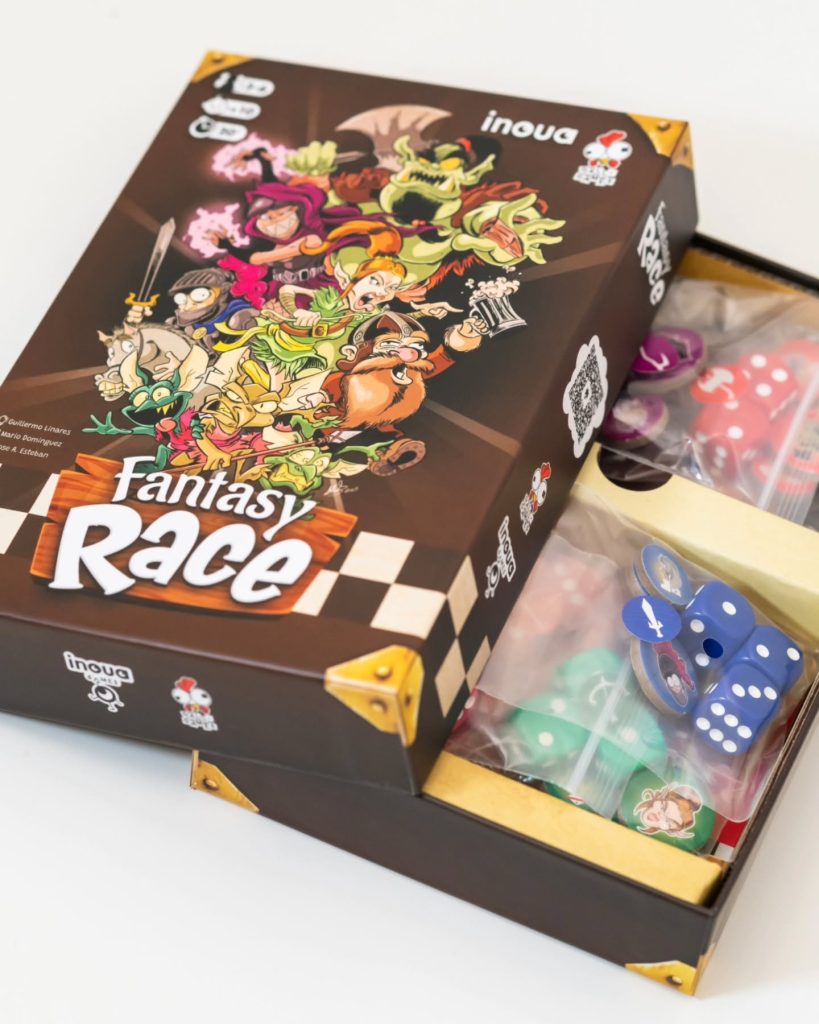 Fantasy Race con la caja abierta y sus componentes