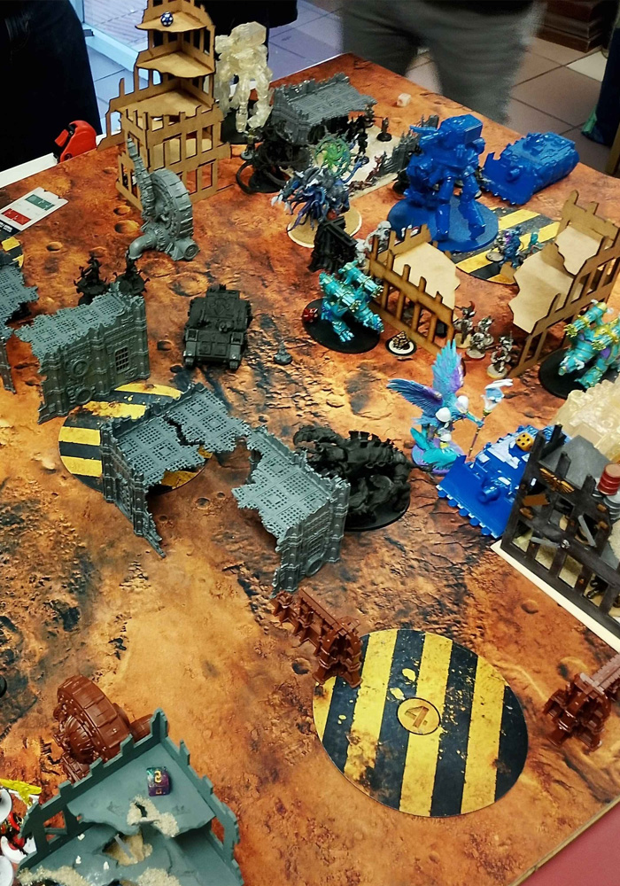 Partida de Warhammer 40k con Custodes, Ultramarines, Mil Hijos y Guerreros del Caos